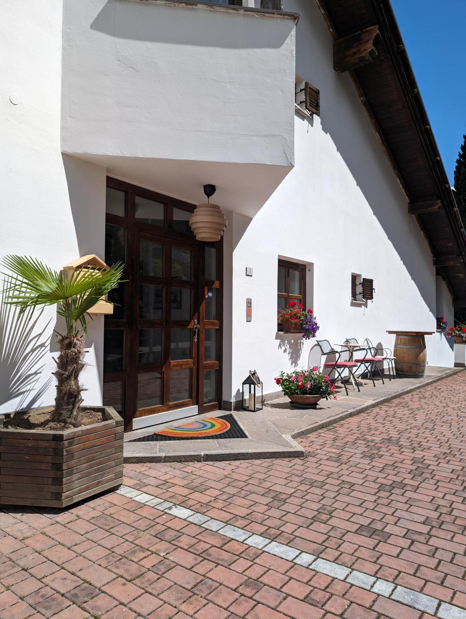 Hotel Eden Guesthouse Марленго Екстериор снимка
