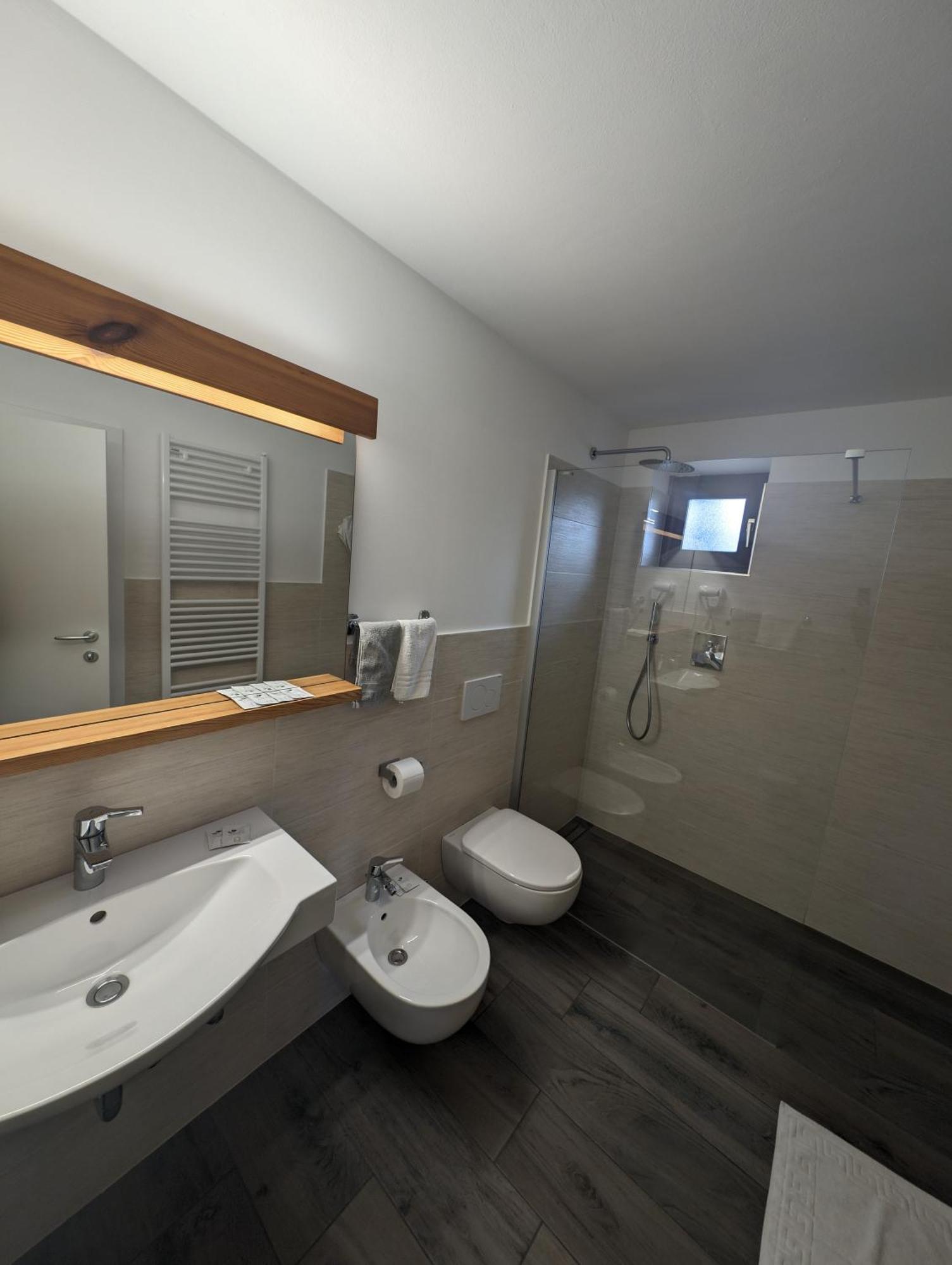 Hotel Eden Guesthouse Марленго Екстериор снимка