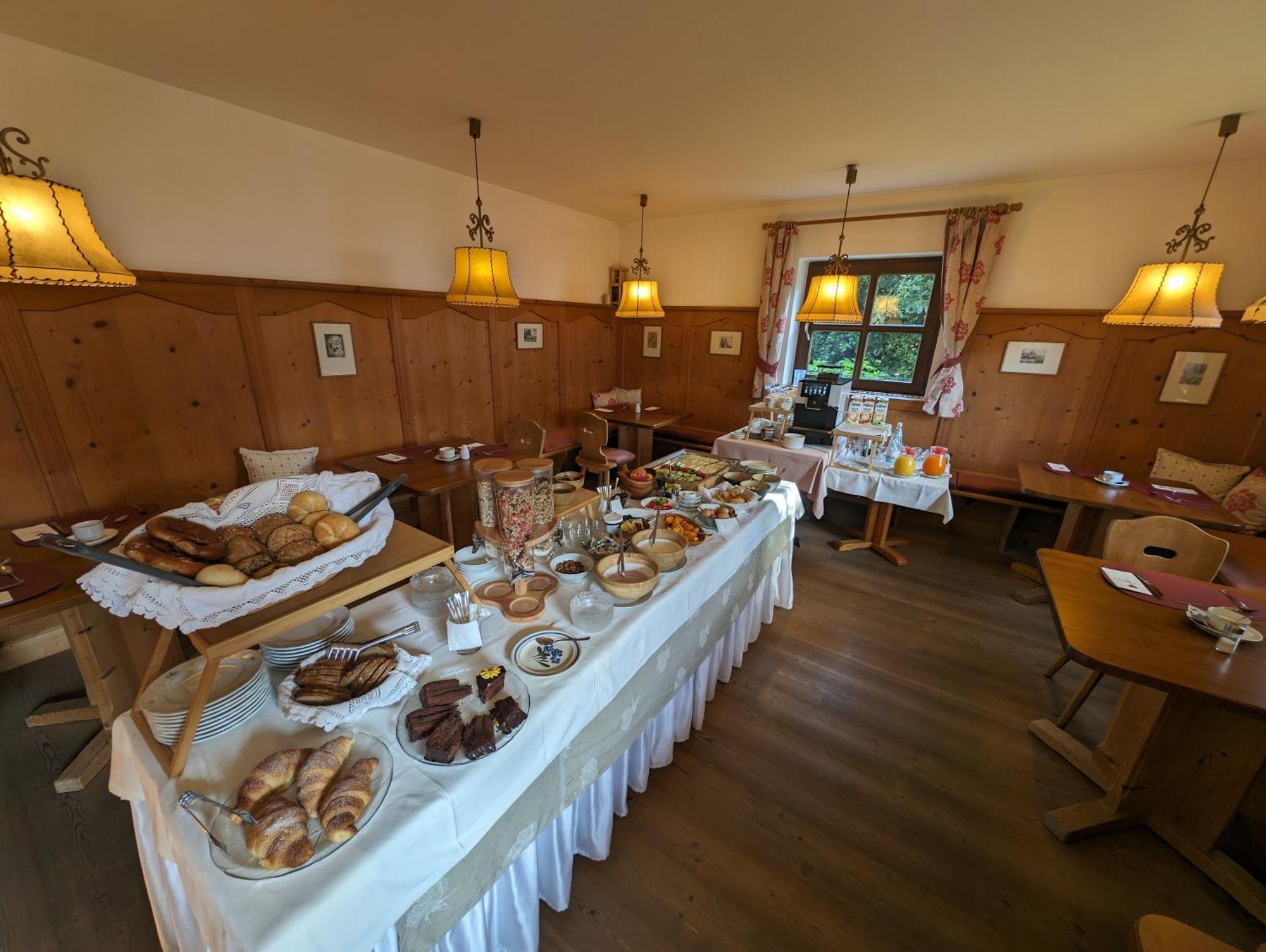 Hotel Eden Guesthouse Марленго Екстериор снимка