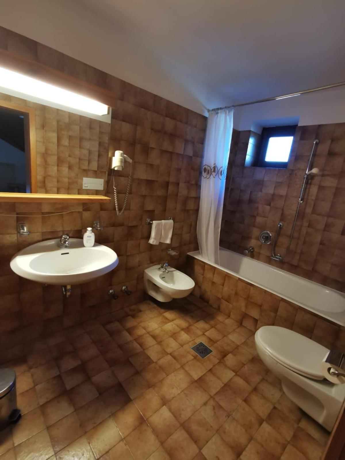Hotel Eden Guesthouse Марленго Екстериор снимка