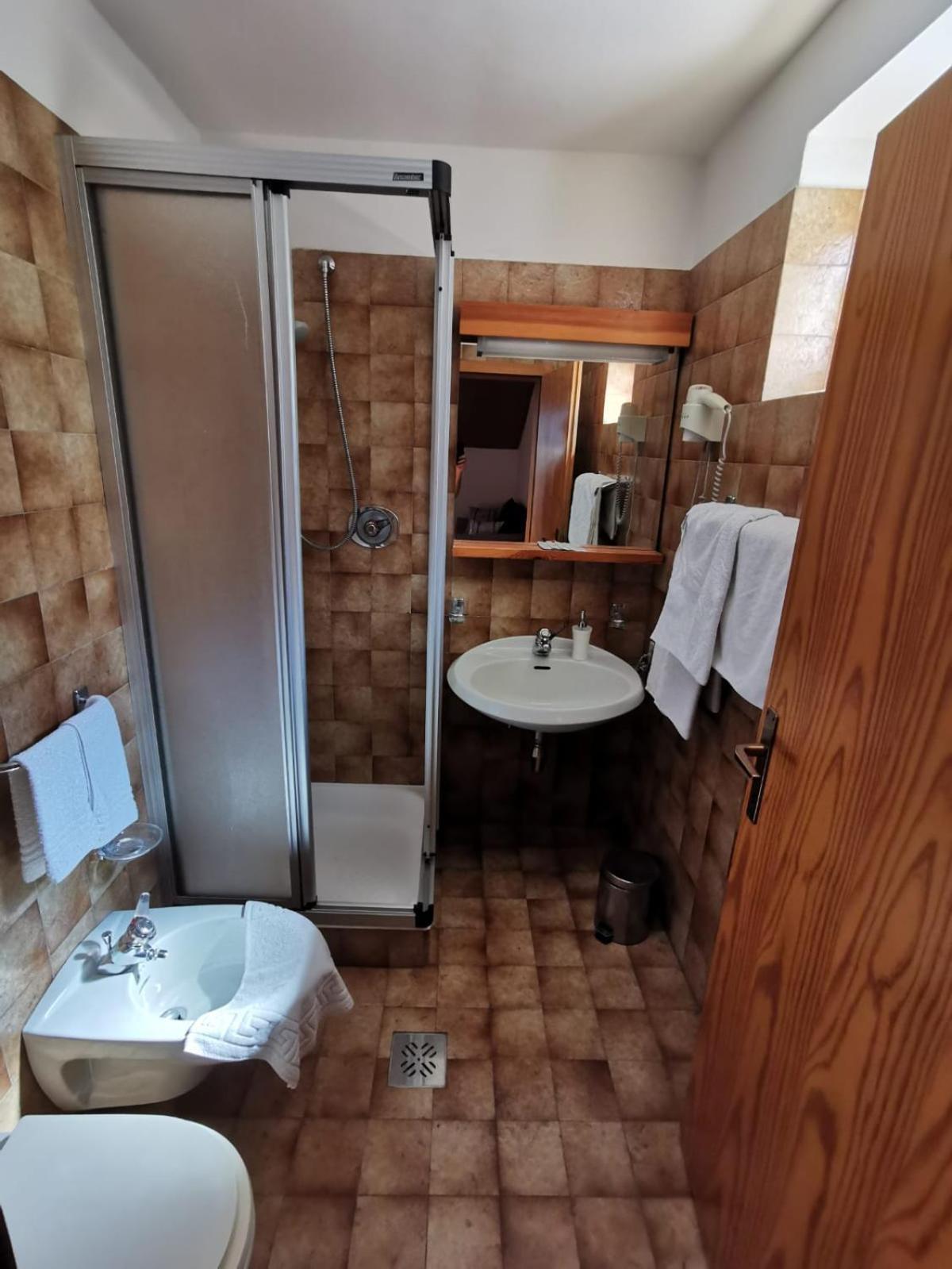 Hotel Eden Guesthouse Марленго Екстериор снимка